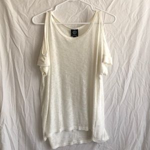 Shoulder cut-out shirt